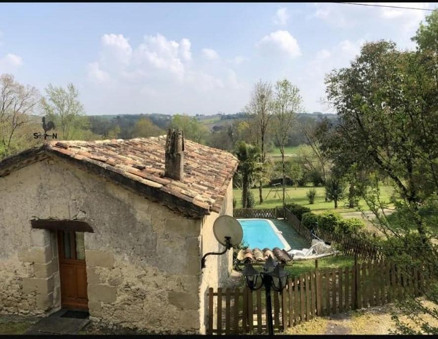 Les Gites Du Hameau Avec Piscine Castelnau-sur-Gupie Exteriör bild